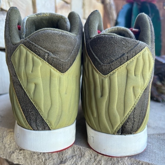 Nike LeBron XI Lifestyle hitop Olive/green red shoe laces mens sneakers Sz-8.5 G - Picture 13 of 14
